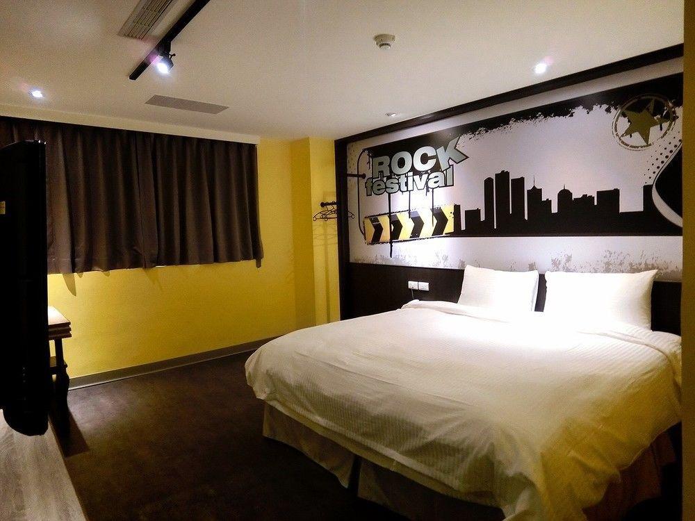 Central Hotel Таоуан Екстериор снимка