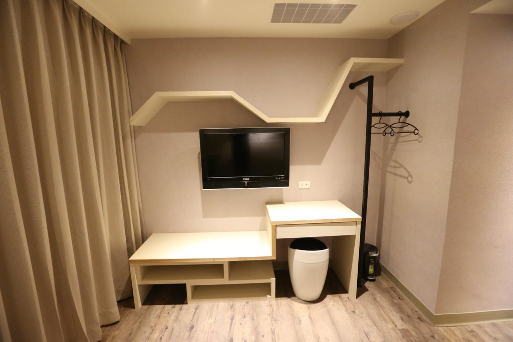 Central Hotel Таоуан Екстериор снимка