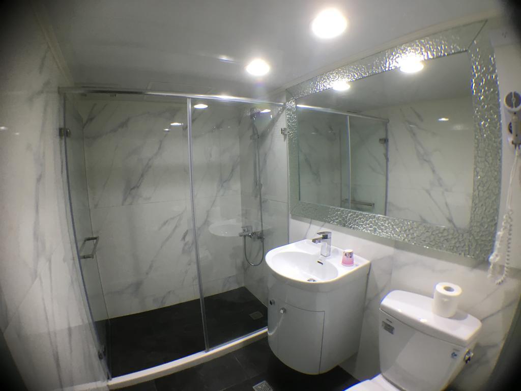 Central Hotel Таоуан Екстериор снимка