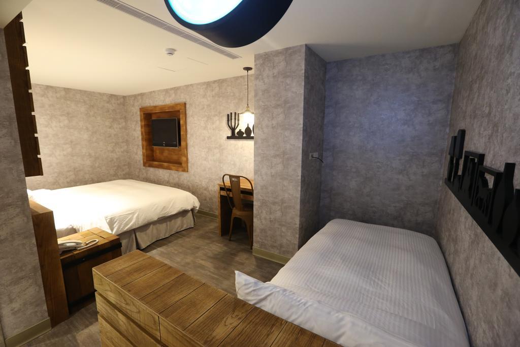 Central Hotel Таоуан Екстериор снимка