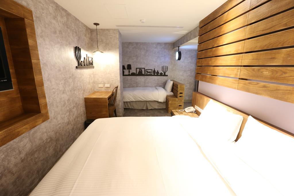 Central Hotel Таоуан Екстериор снимка