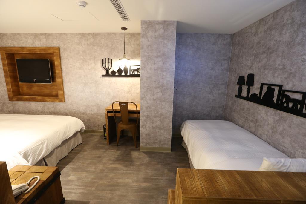 Central Hotel Таоуан Екстериор снимка