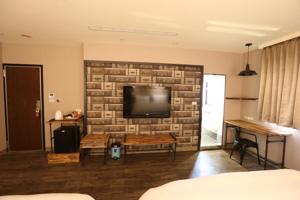 Central Hotel Таоуан Екстериор снимка