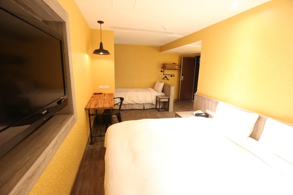 Central Hotel Таоуан Екстериор снимка