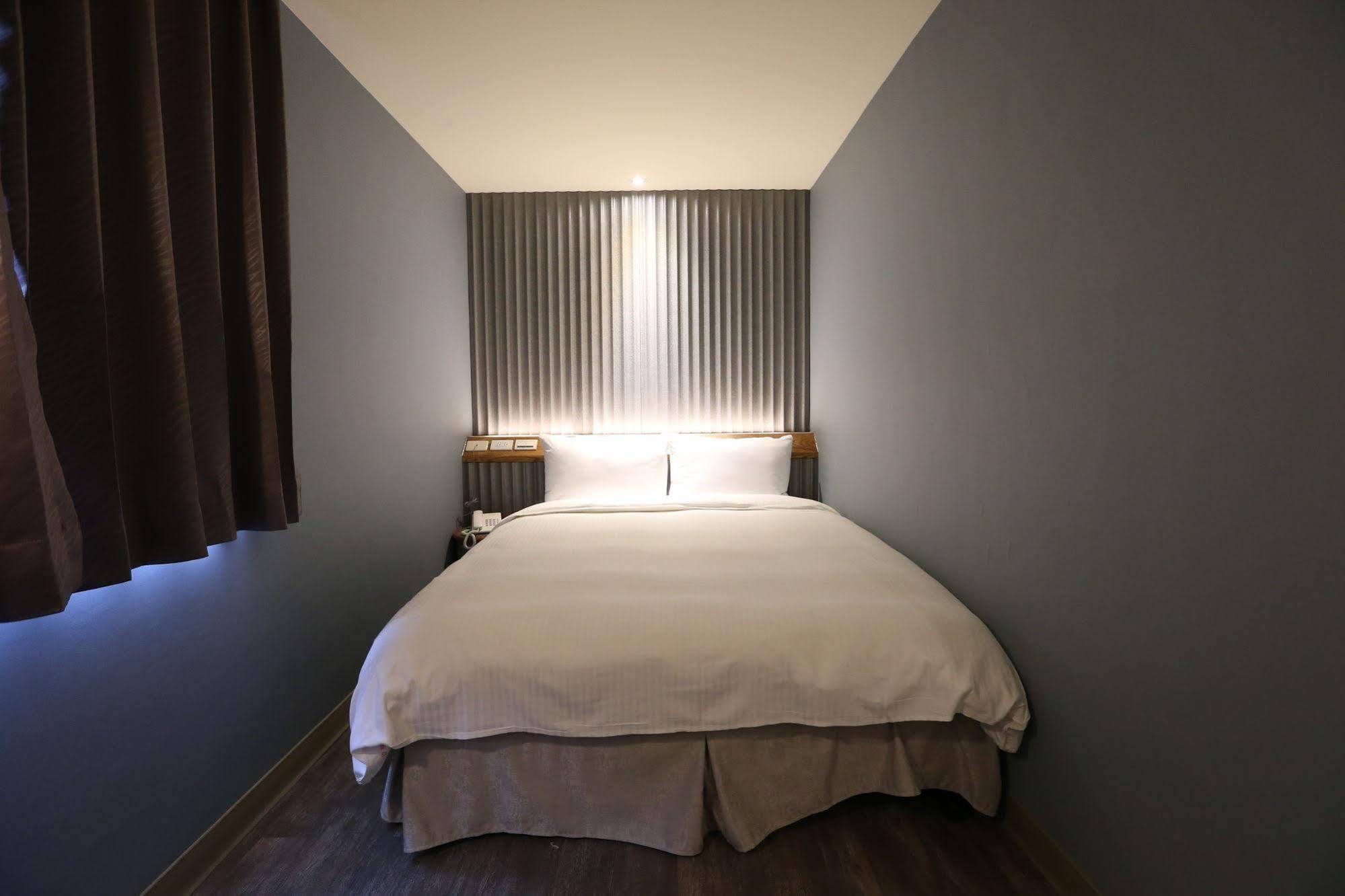 Central Hotel Таоуан Екстериор снимка