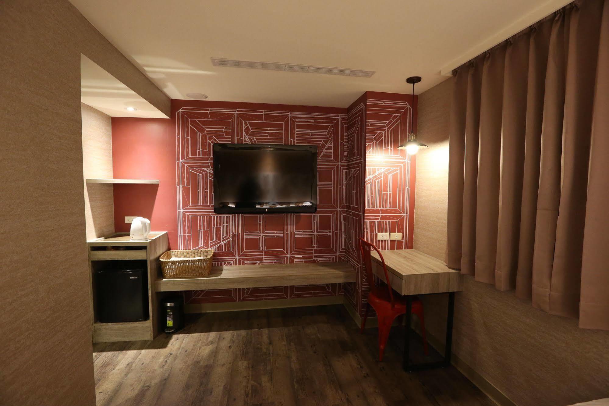 Central Hotel Таоуан Екстериор снимка