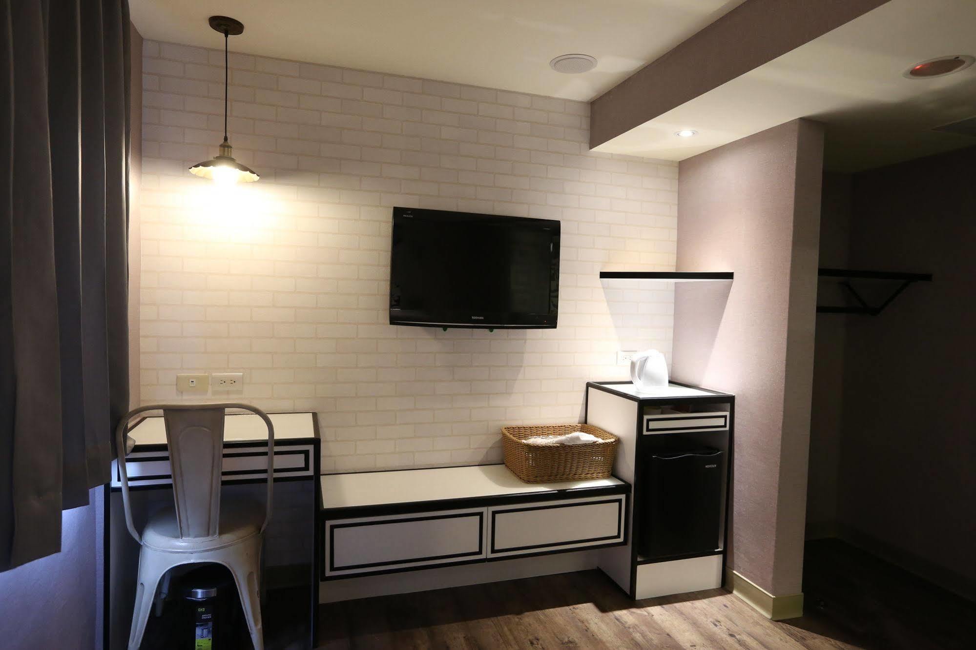 Central Hotel Таоуан Екстериор снимка