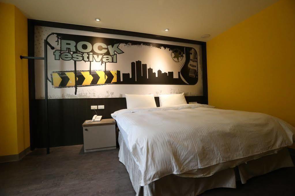 Central Hotel Таоуан Екстериор снимка