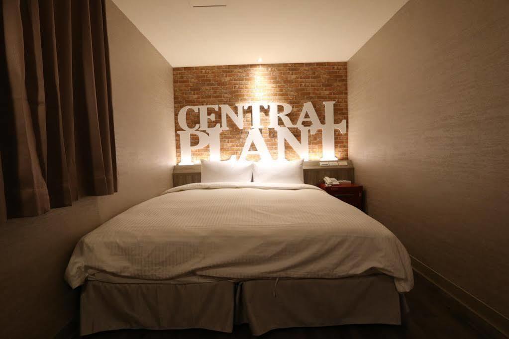 Central Hotel Таоуан Екстериор снимка